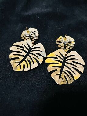 Gold Monstera Leaf 🌿 Drop Earrings - Women Jewelry very light